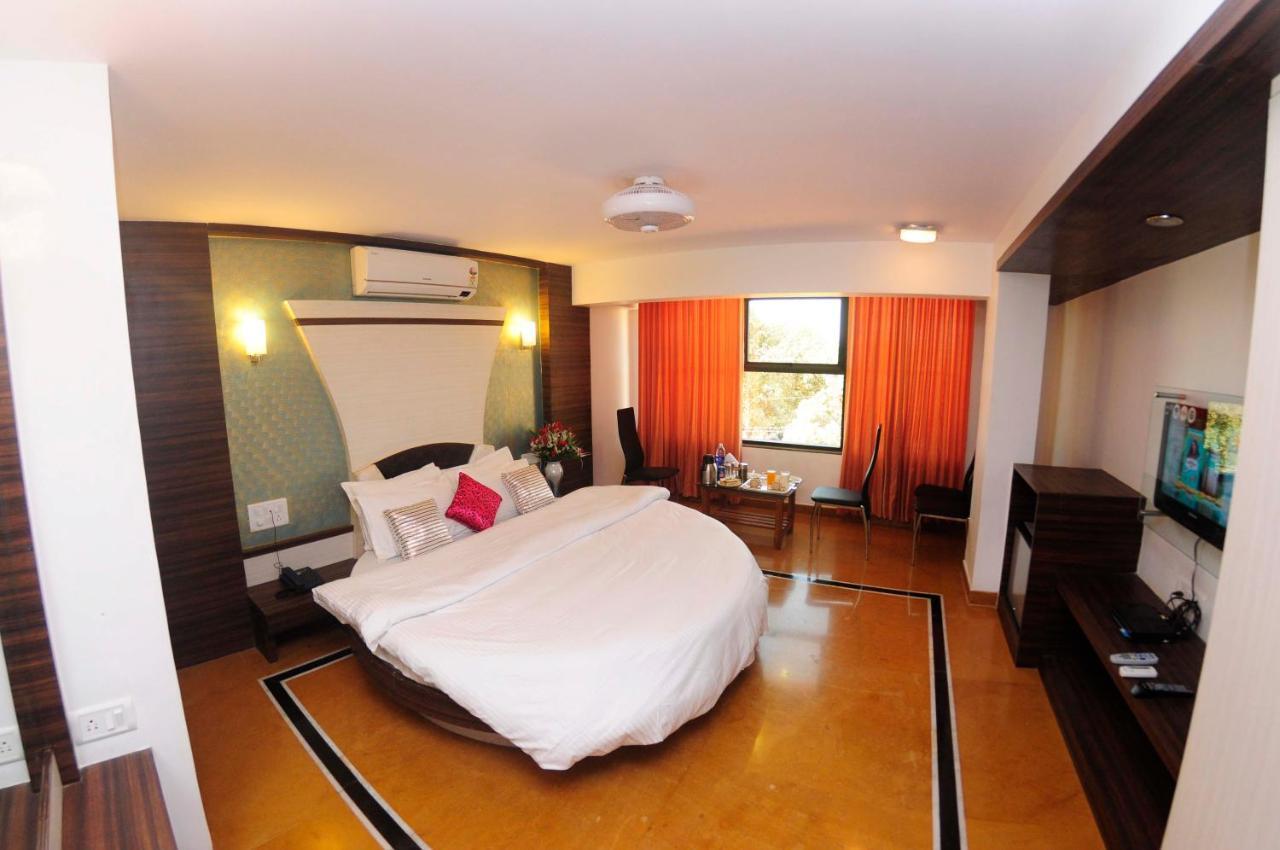 Shanti'S Hotel Surbhi Mahābaleshwar Extérieur photo
